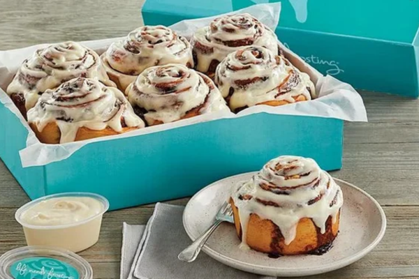 Free Center of the Roll Cinnabon Treat